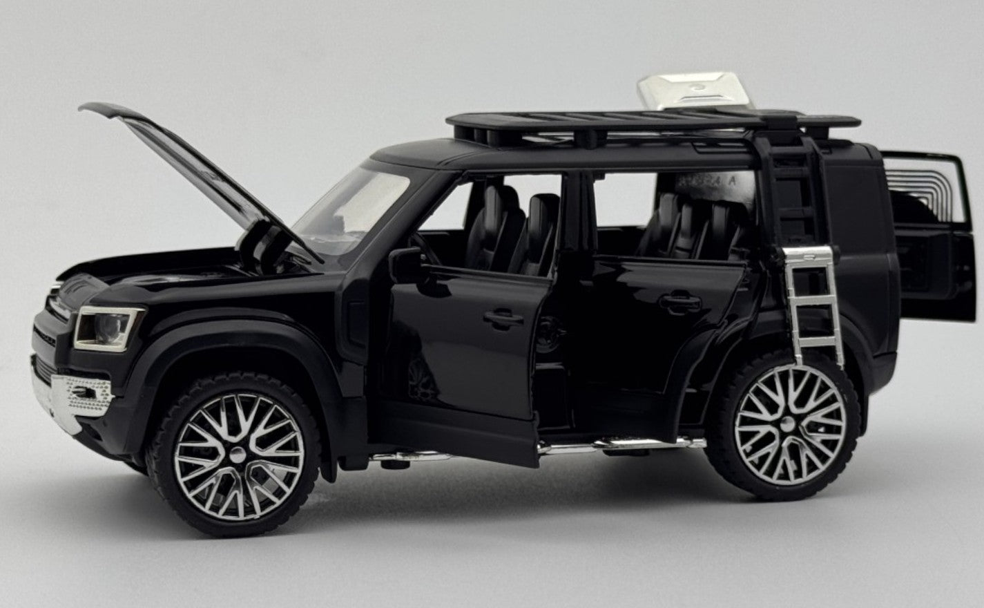 Land Rover Defender 110 1:24 diecast Scale Model car | Assorted Colors
