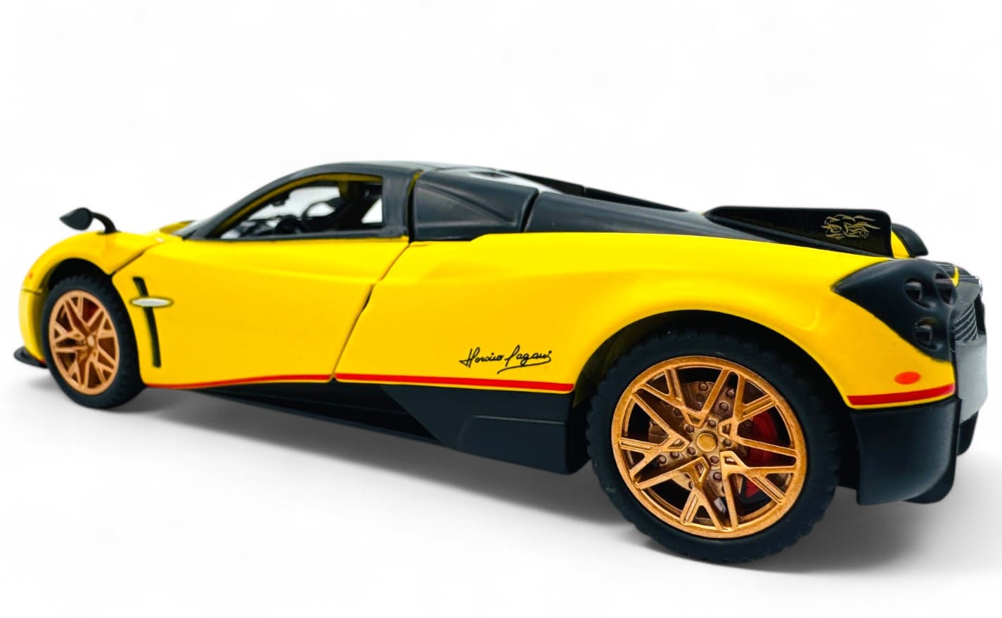 Pagani Huayra Dinastia 1:24  diecast scale model car collectible | Assorted Colors