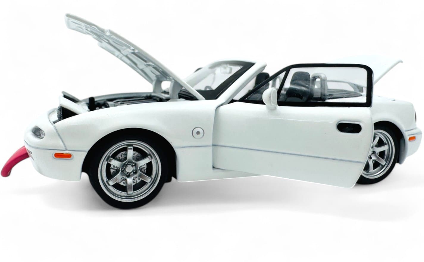 Mazda MX-5 Miata 1990 Convertible 1:24  diecast scale model car collectible