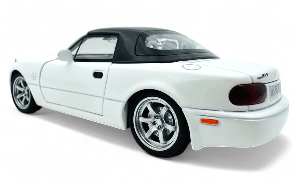 Mazda MX-5 Miata 1990 Convertible 1:24  diecast scale model car collectible