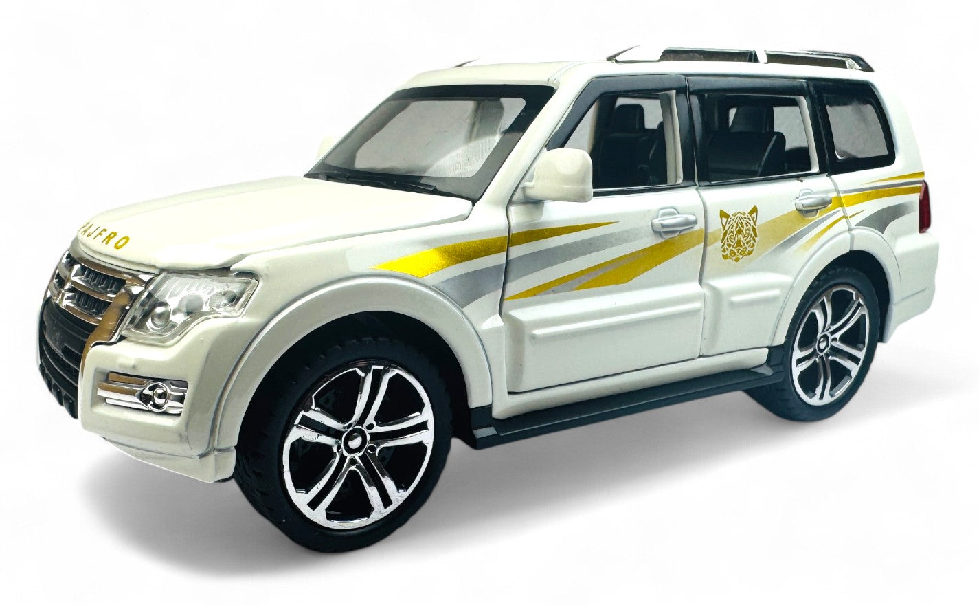 Mitsubishi Pajero 1:24 diecast scale model car collectible
