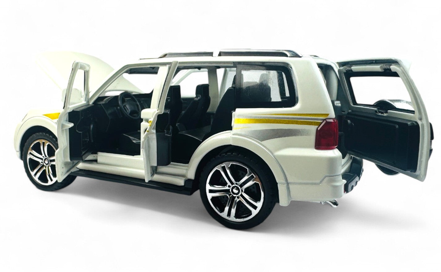 Mitsubishi Pajero 1:24 diecast scale model car collectible