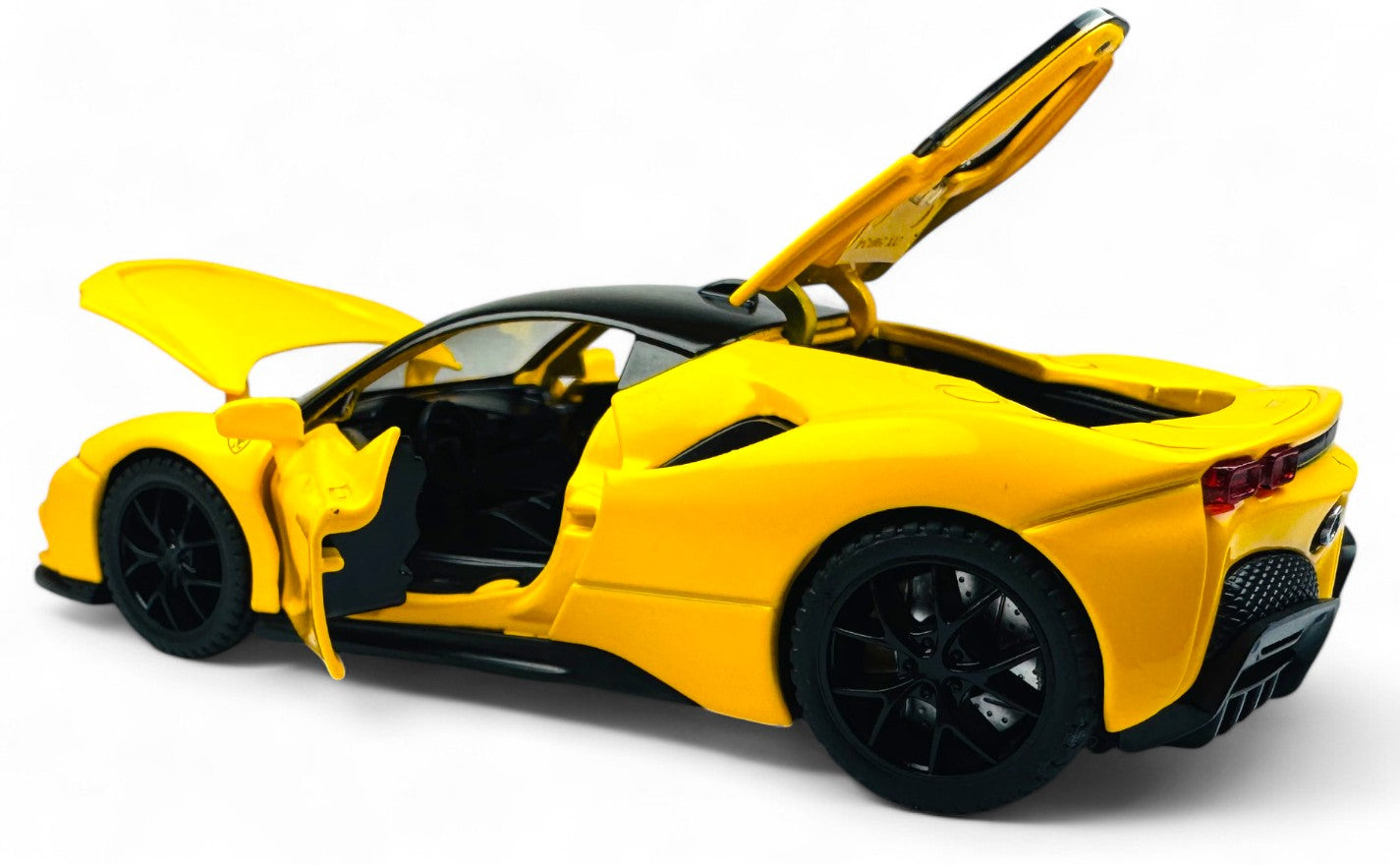 Ferrari SF90 Spider 1:24 diecast scale model car collectible | Assorted Colors