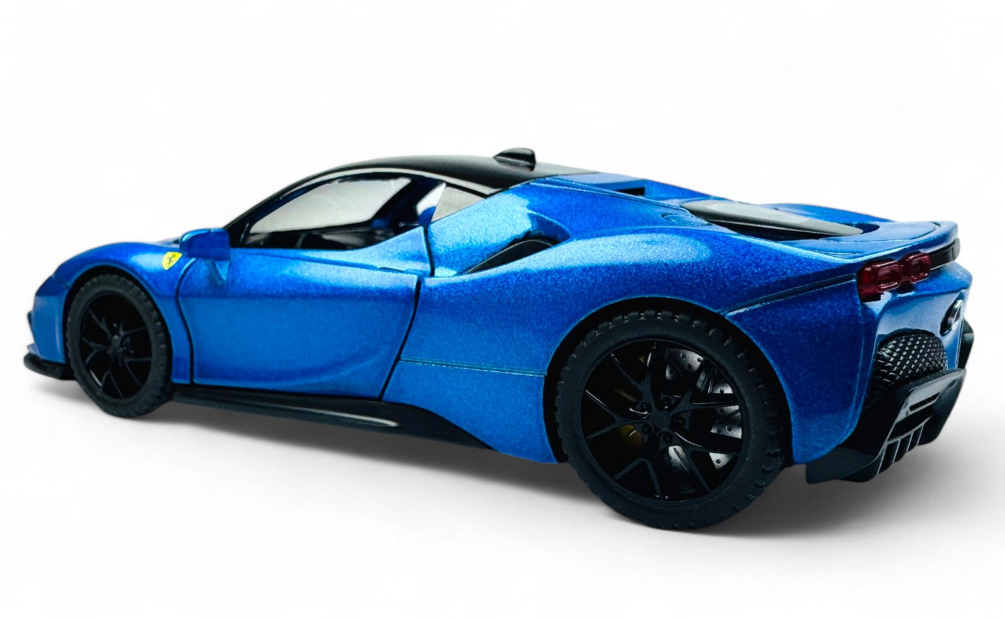 Ferrari SF90 Spider 1:24 diecast scale model car collectible | Assorted Colors