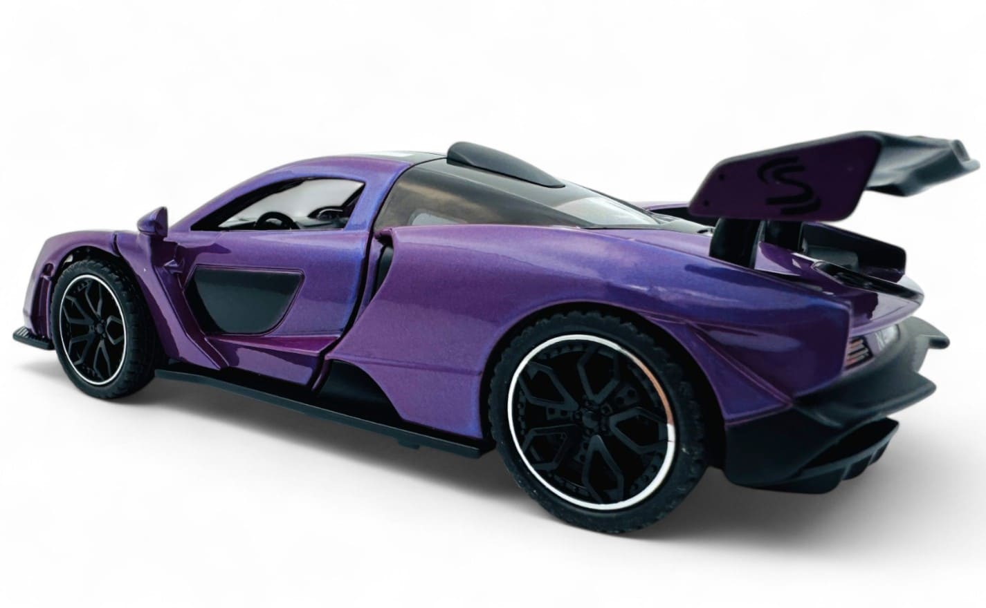 McLaren Senna Supercar 1:24  diecast scale model car collectible