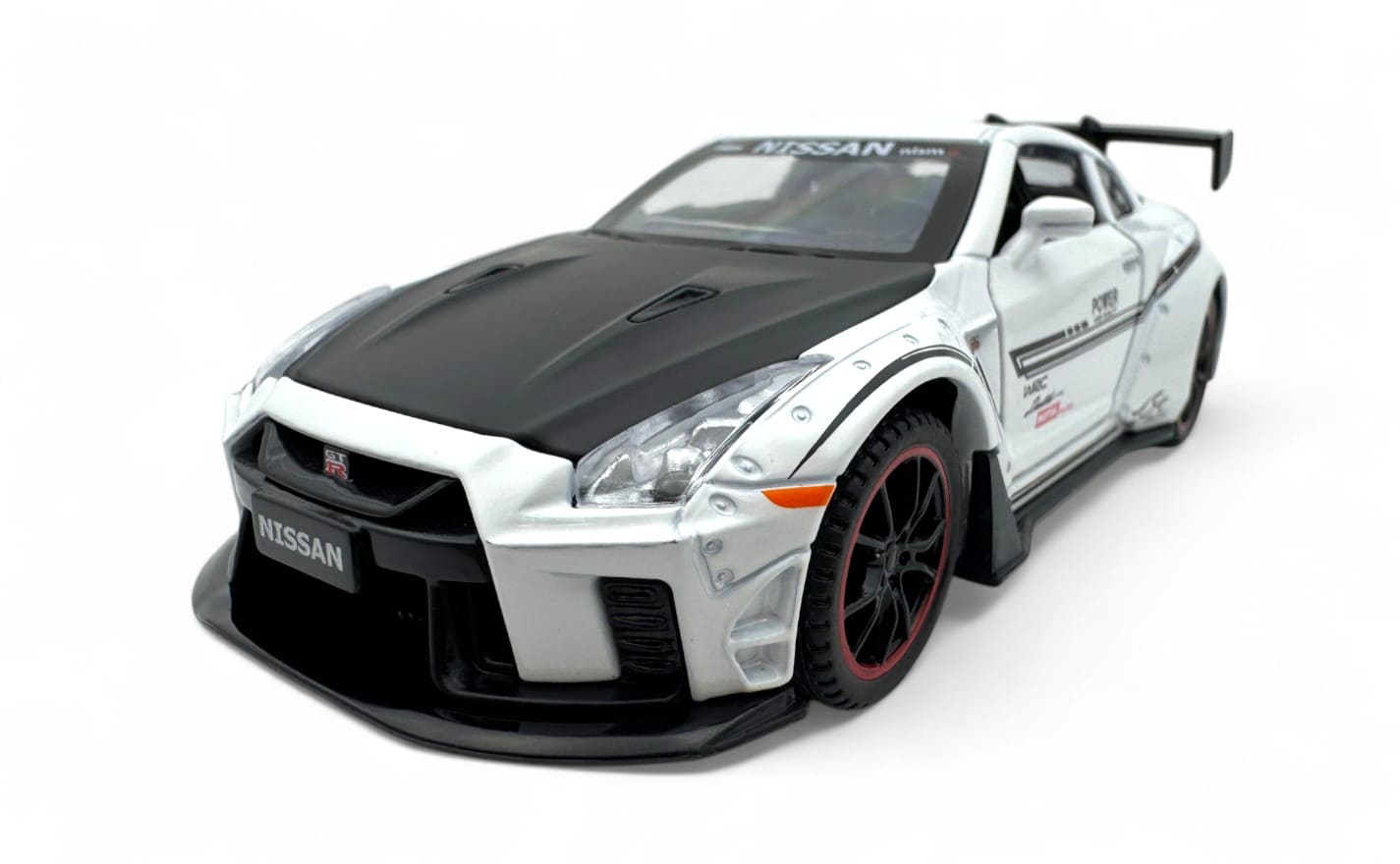 Nissan GTR 1:24 diecast scale model car collectible