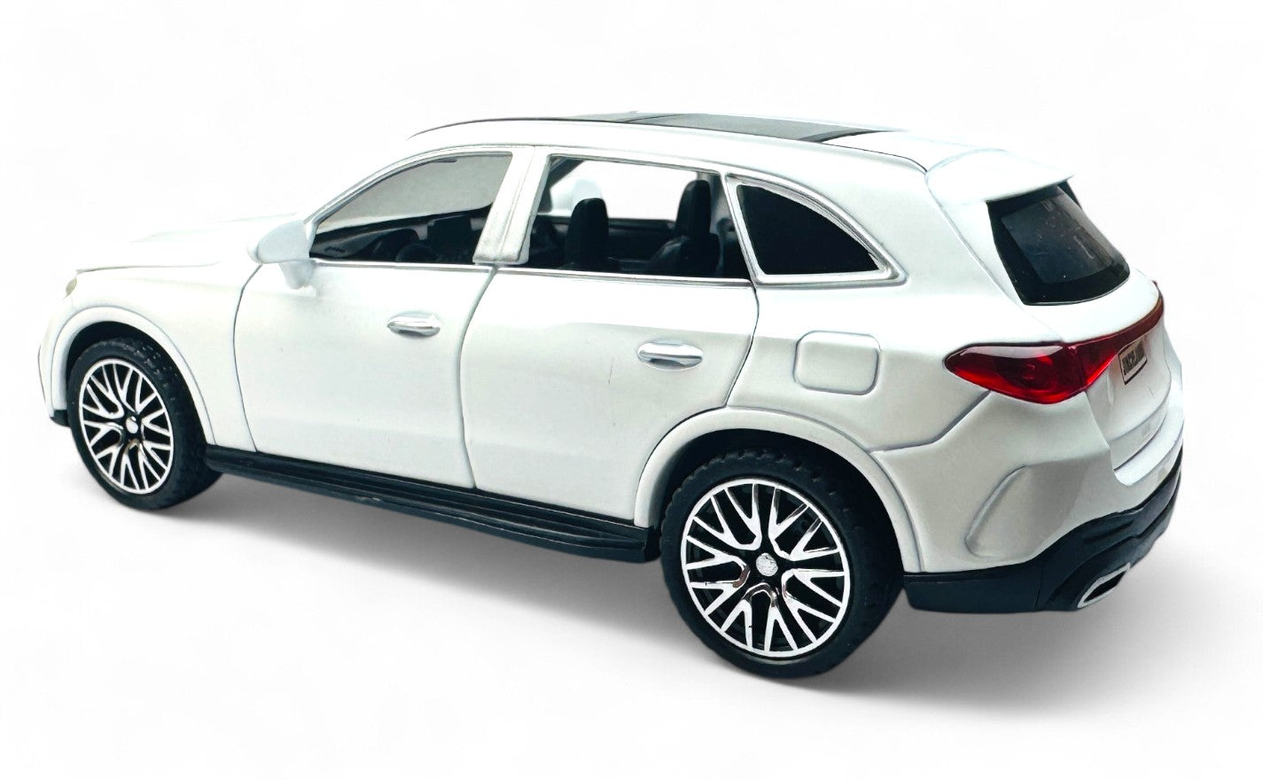 Mercedes-Benz GLC 1:24 diecast scale model car collectible