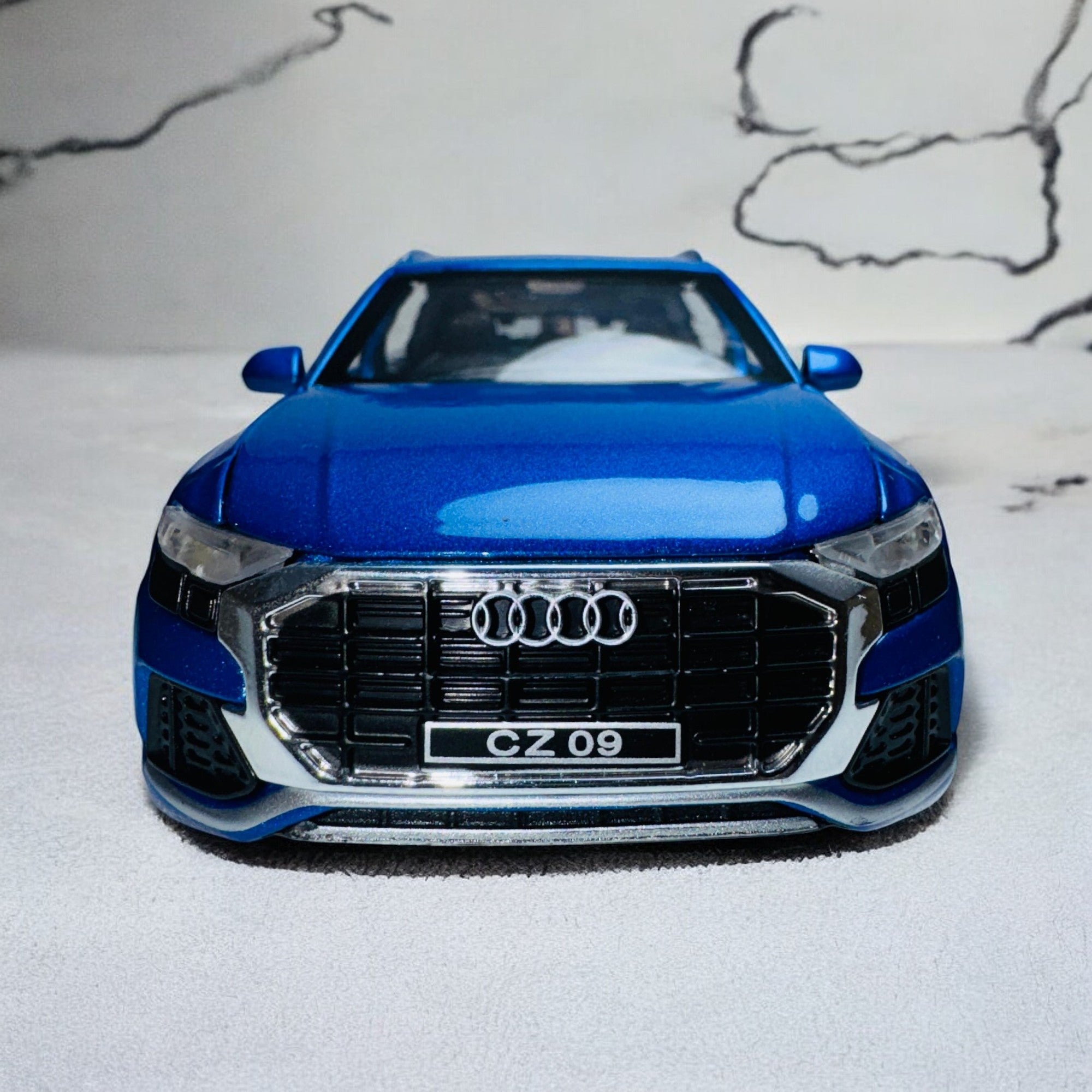 Audi Q8 1:24 diecast scale model car collectible | Assorted Colors