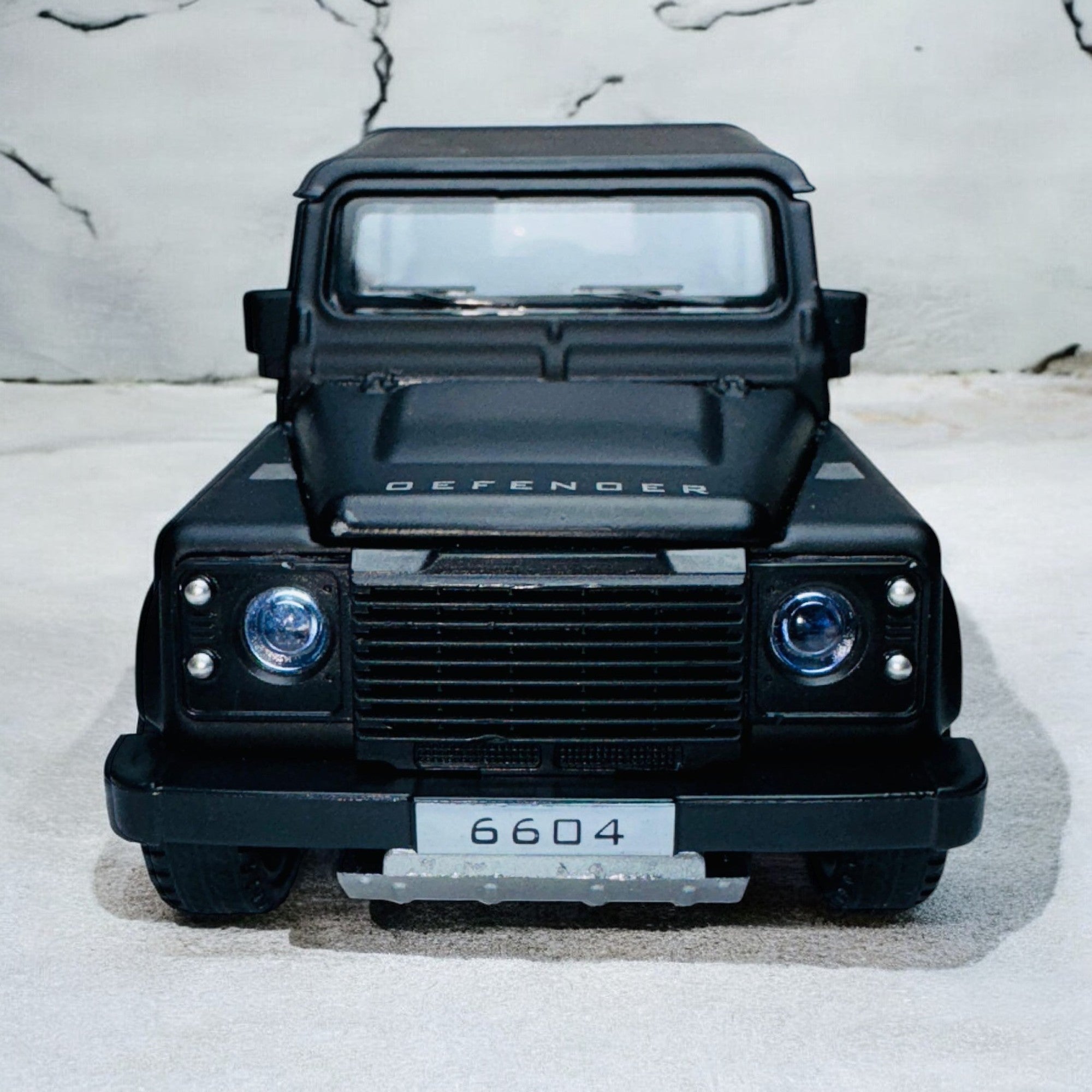 Classic Land Rover Defender 110 1:24 diecast scale model car collectible | Assorted Colors