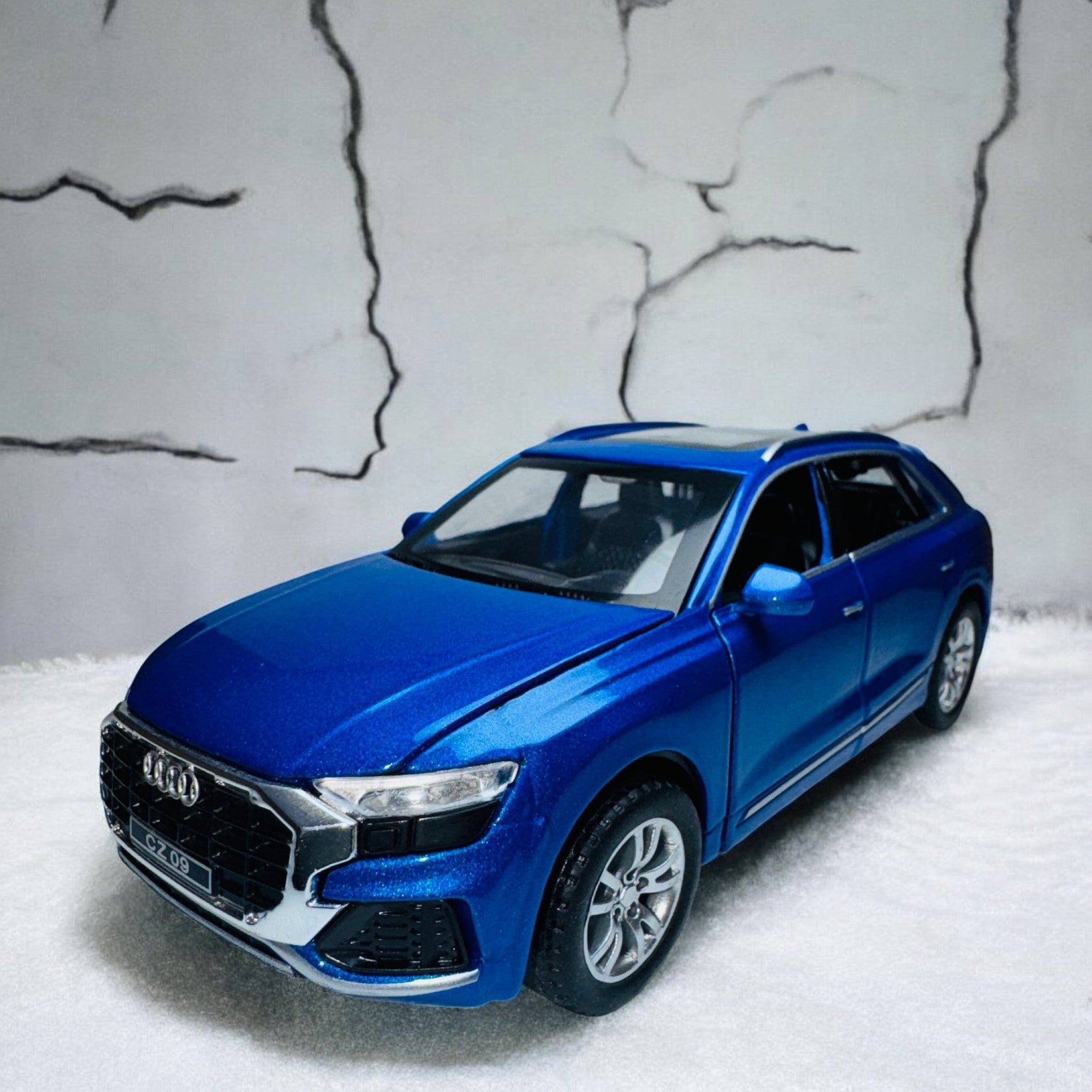 Audi Q8 1:24 diecast scale model car collectible | Assorted Colors