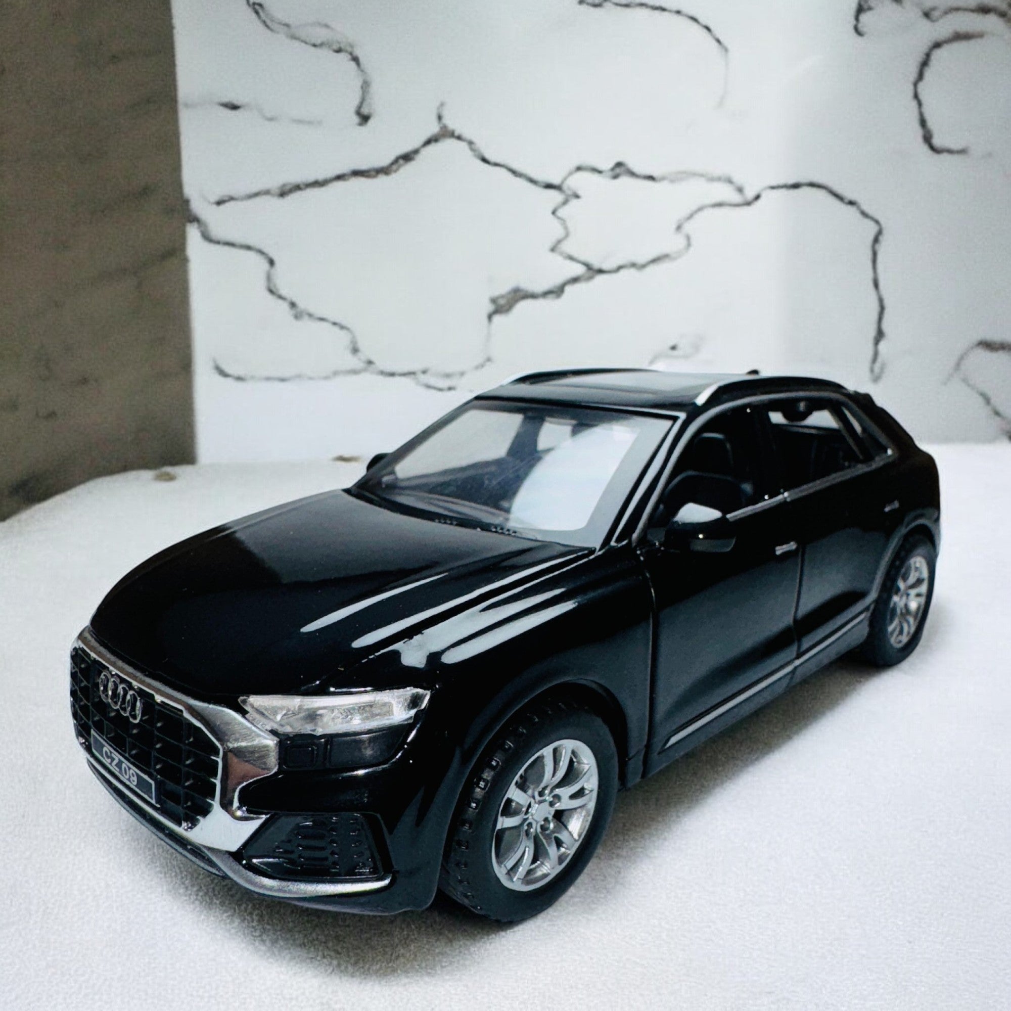 Audi Q8 1:24 diecast scale model car collectible | Assorted Colors