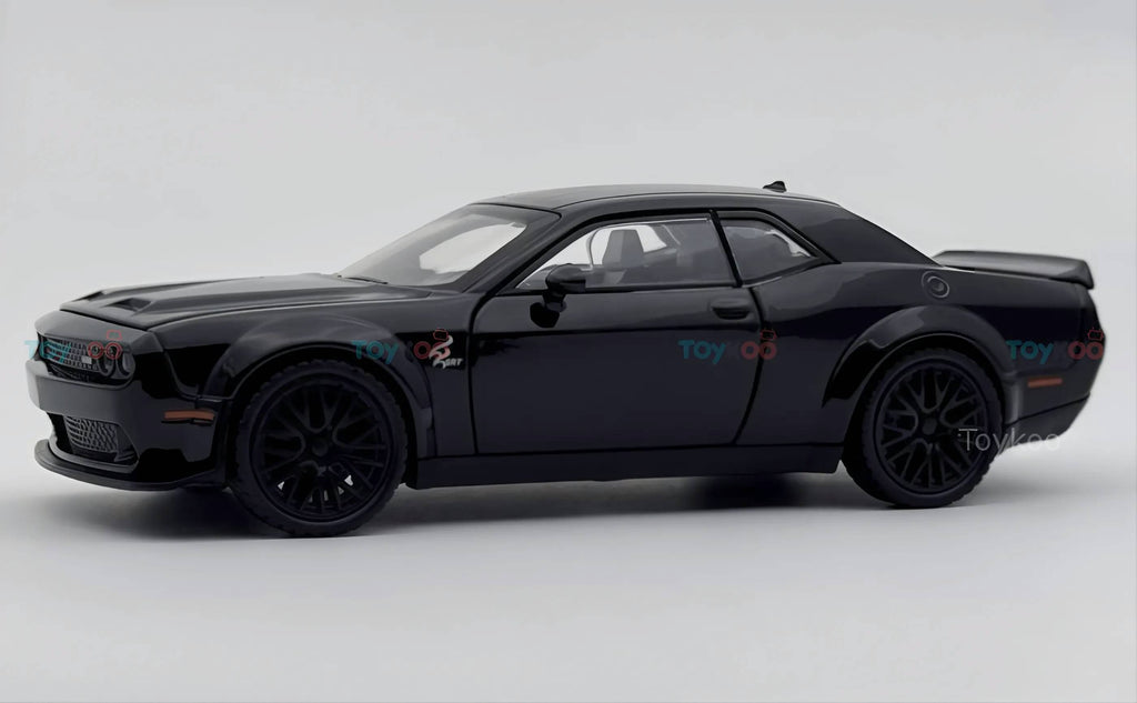 Dodge Challenger SRT Hellcat 1:24 diecast scale model car