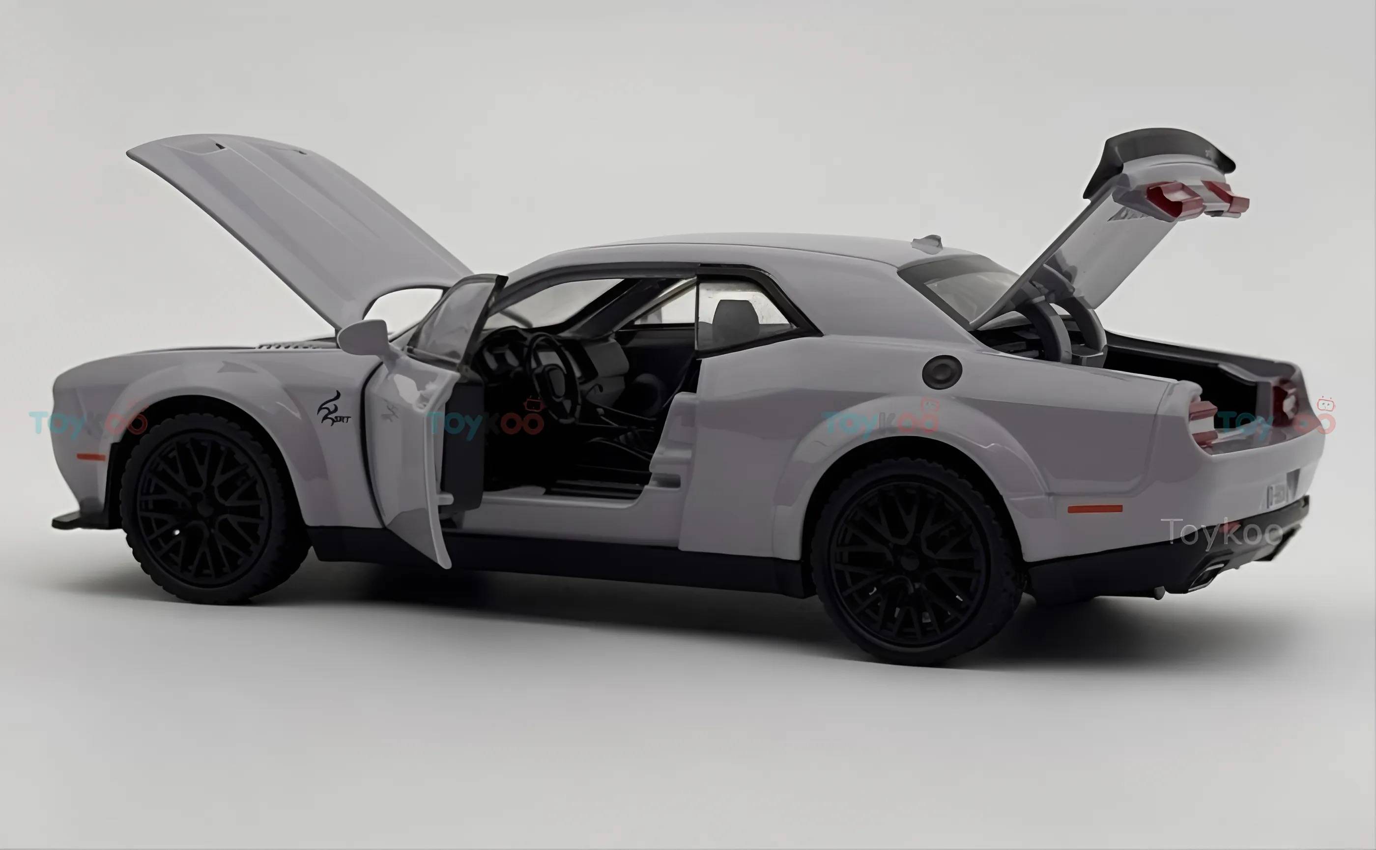 Dodge Challenger SRT Hellcat 1:24 diecast scale model car