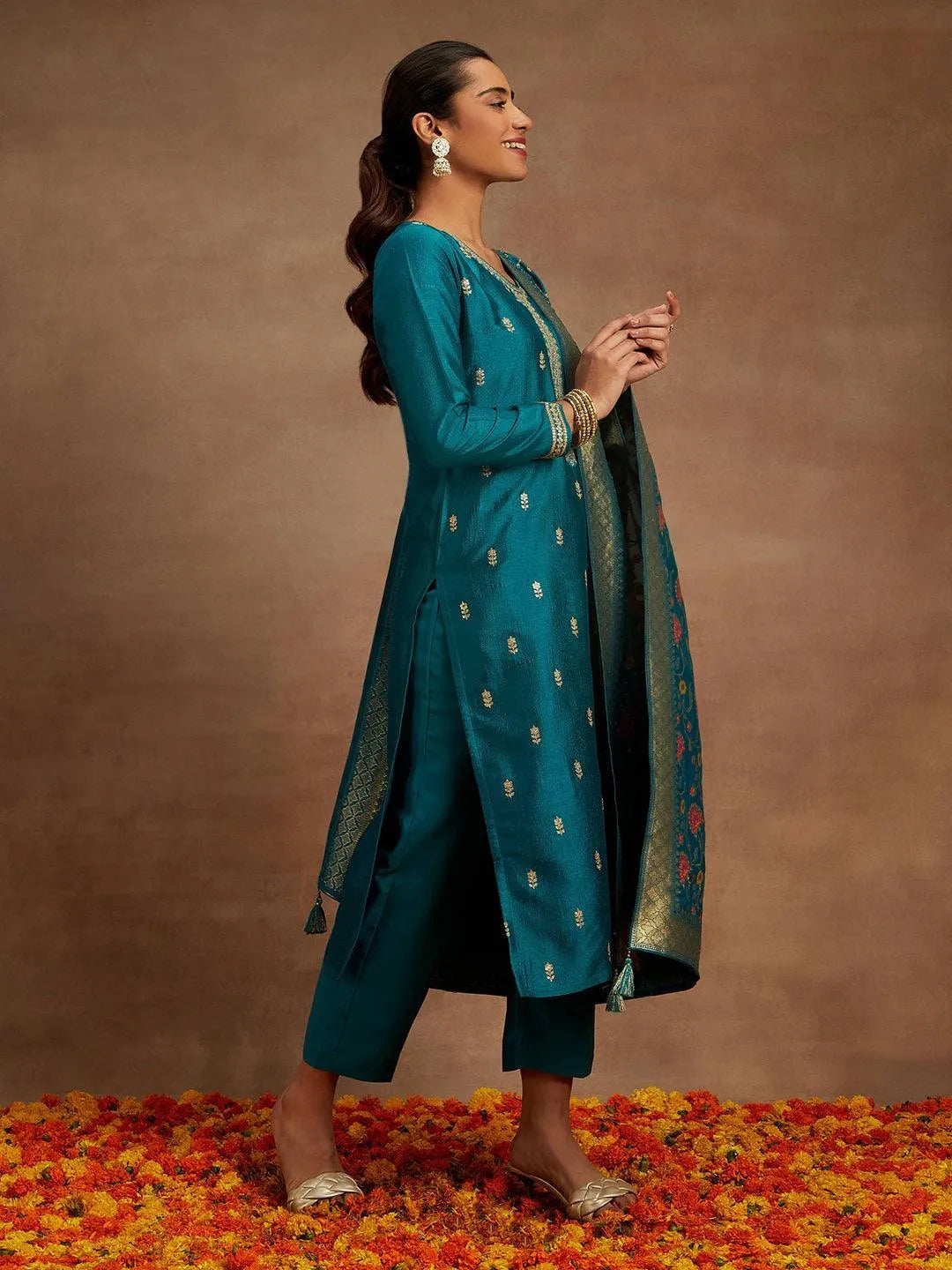 Green Embroidered Silk Blend Straight Suit With Dupatta